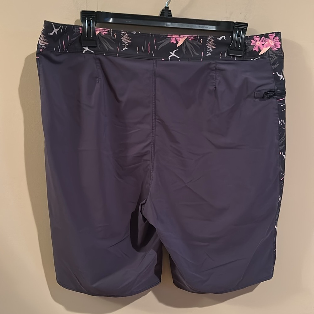 Patagonia Men's Hydropeak SP Boardshorts - 19"
Ink Black w/Faria Multi HZ - Picture 4 of 5